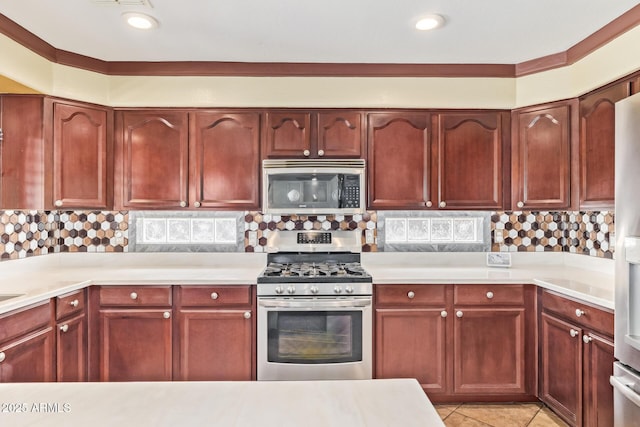 31453 N Blackfoot Dr, San Tan Valley, AZ 85143 - kitchen featuring stainless steel appliances, light countertops, and backsplash