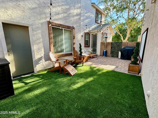 view of yard featuring a patio