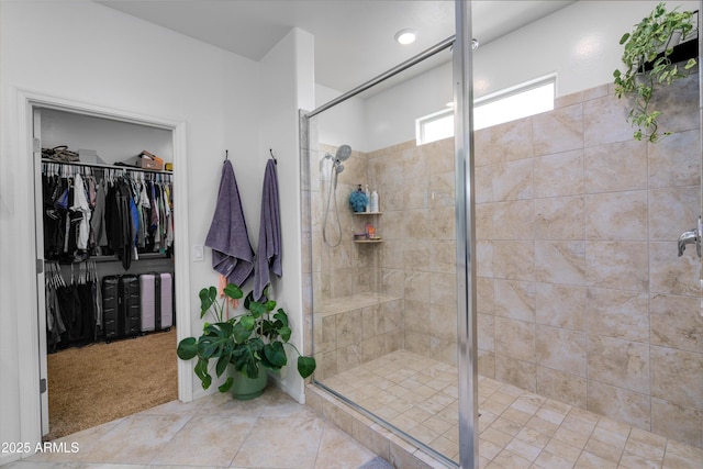 bathroom featuring a tile shower