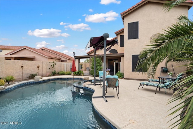 view of swimming pool featuring a patio