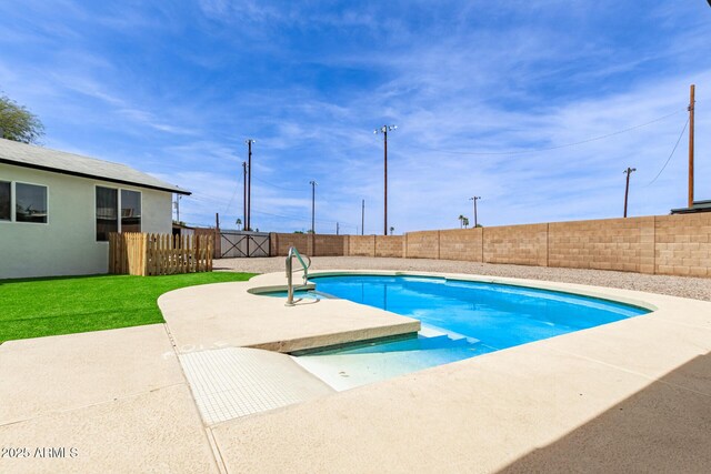 11842 N 30th Dr, Phoenix, AZ 85029 - view of pool with a fenced in pool, a patio area, and a fenced backyard