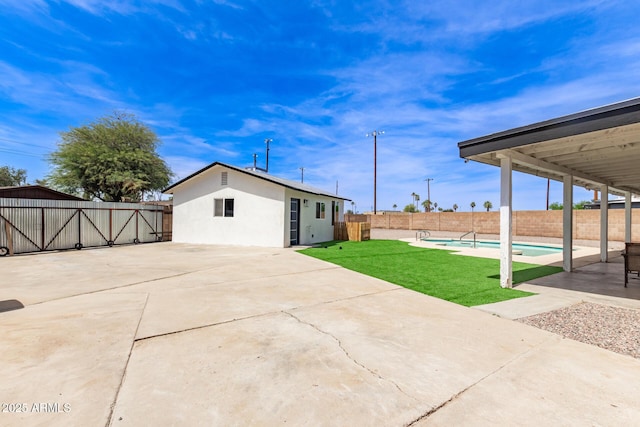 11842 N 30th Dr, Phoenix, AZ 85029 - exterior space with a fenced backyard and a fenced in pool