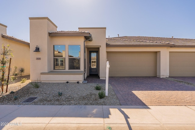 view of front facade with a garage