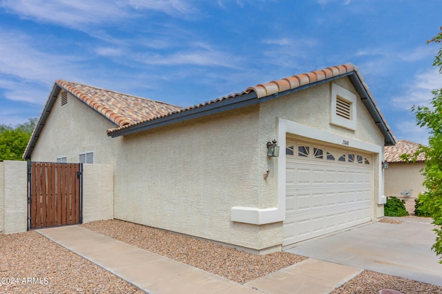 view of front facade with a garage