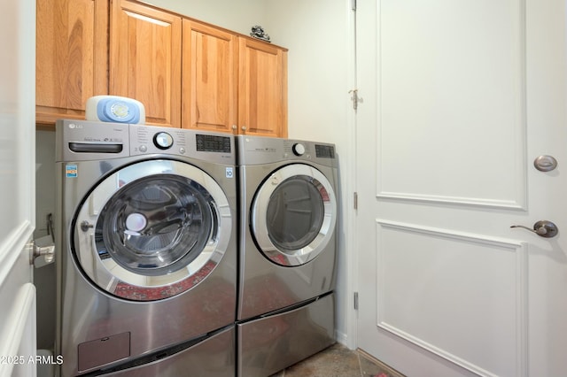 washroom featuring cabinets and washing machine and clothes dryer