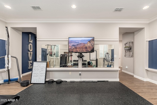 workout area with recessed lighting, baseboards, visible vents, and ornamental molding