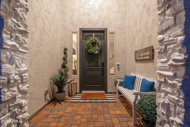 view of exterior entry featuring stucco siding