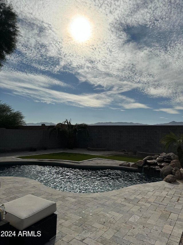 view of swimming pool featuring a patio