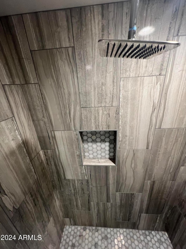 interior details with a tile shower