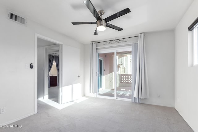 carpeted empty room featuring ceiling fan