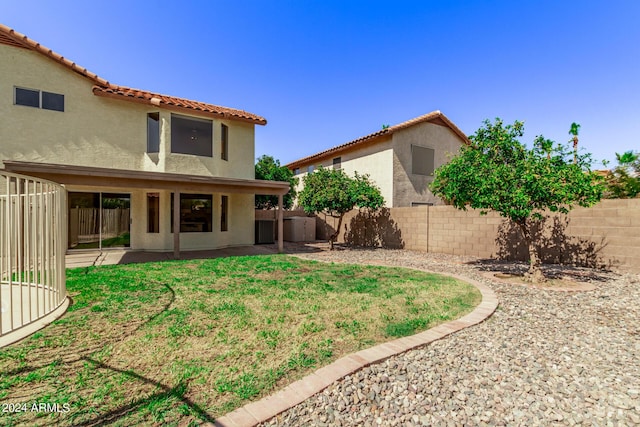 view of yard featuring a patio