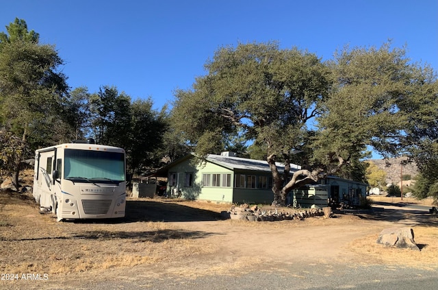 view of front of property