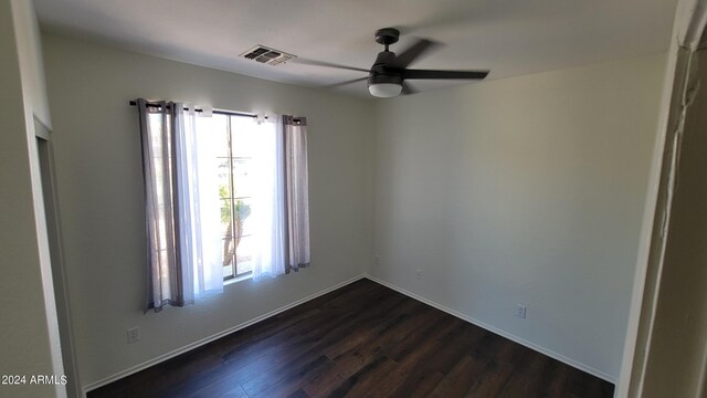 unfurnished room with dark wood-type flooring and ceiling fan