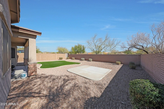 view of yard with a patio area