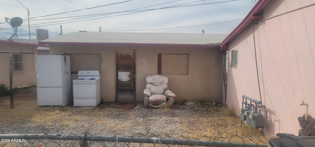 exterior space featuring washer / dryer