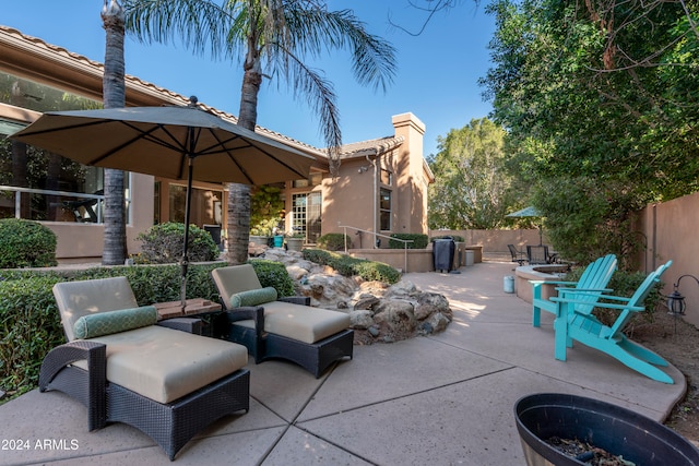 view of patio with an outdoor fire pit