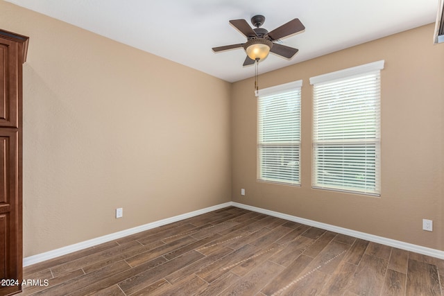 unfurnished room with dark wood-type flooring and ceiling fan