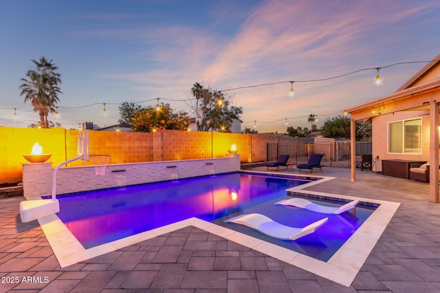 4446 W Kimberly Way, Glendale, AZ 85308 - pool at dusk with a patio area, a fenced backyard, and a jacuzzi