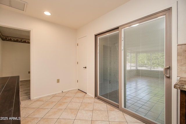 empty room with light tile patterned flooring, visible vents, recessed lighting, and baseboards