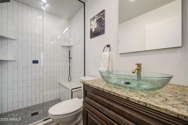 4162 W Sierra St, Phoenix, AZ 85029 - bathroom with tiled shower, vanity, and toilet