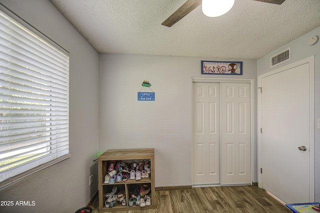 4162 W Sierra St, Phoenix, AZ 85029 - bedroom featuring a textured ceiling, wood finished floors, a closet, and ceiling fan