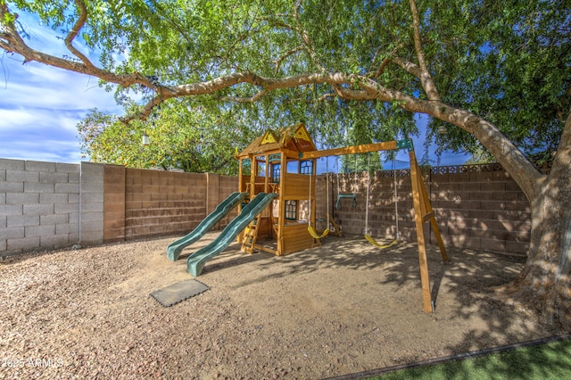 4162 W Sierra St, Phoenix, AZ 85029 - view of play area featuring a fenced backyard