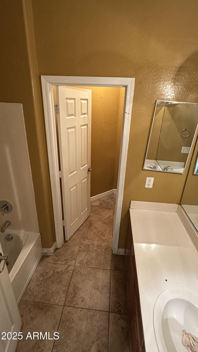 7511 S 45th Dr, Laveen, AZ 85339 - full bath with vanity, baseboards, tile patterned flooring, and a washtub