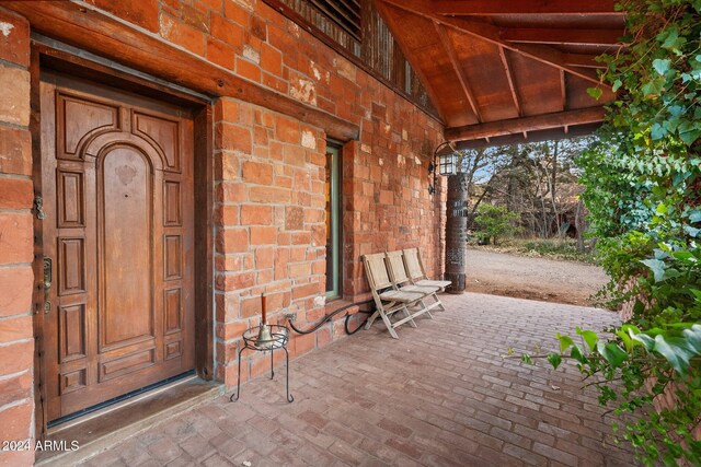 property entrance with covered porch