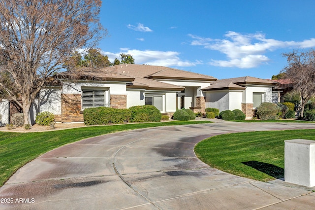 prairie-style house featuring a front yard