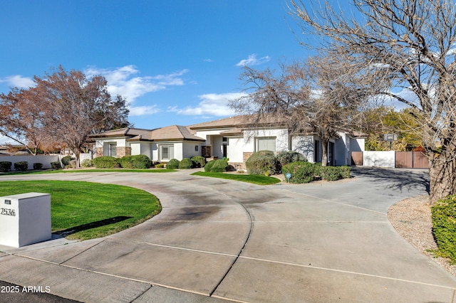 single story home featuring a front lawn