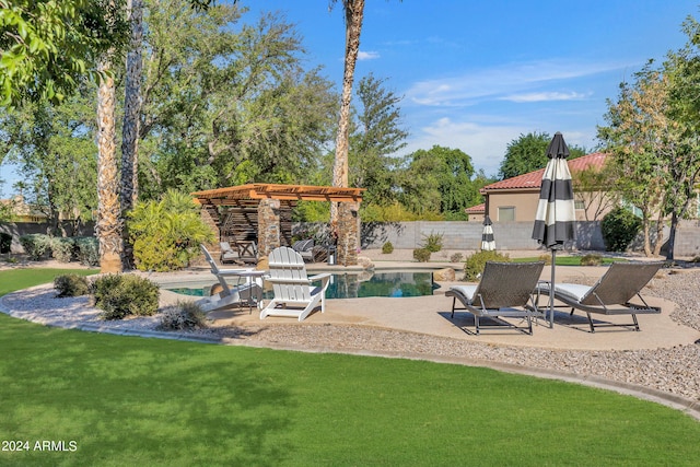 view of patio featuring a fenced in pool