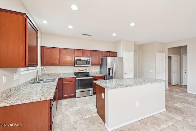 kitchen featuring a sink, recessed lighting, a kitchen island, and stainless steel appliances