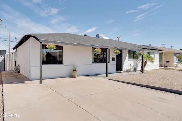 ranch-style house with a patio