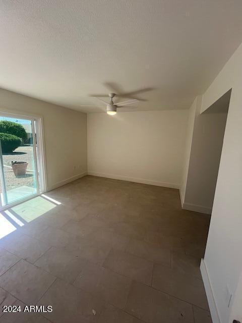 empty room featuring ceiling fan