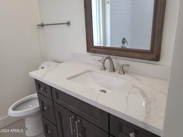 bathroom featuring toilet, vanity, and tasteful backsplash