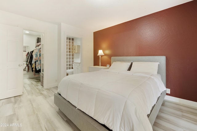 14910 N Kings Way Unit 206, Fountain Hills, AZ 85268 - bedroom featuring light wood-style floors, a walk in closet, baseboards, and a closet