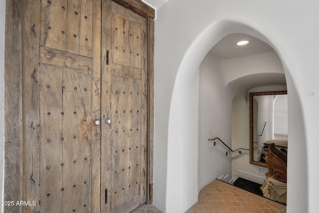 2671 Hwy 82, Patagonia, AZ 85624 - hall with arched walkways