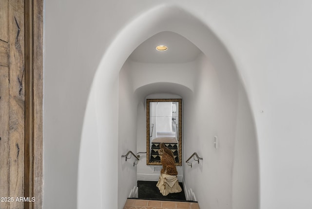 2671 Hwy 82, Patagonia, AZ 85624 - hallway with arched walkways