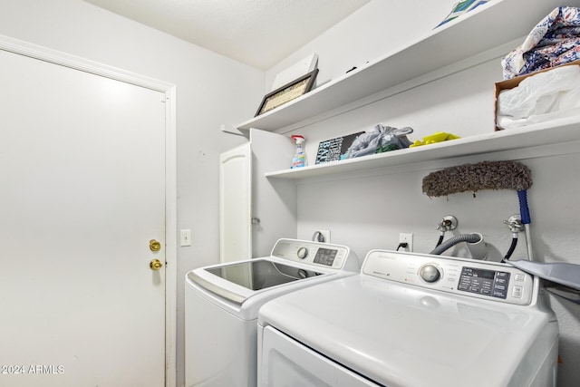 10096 N 63rd Ave, Glendale, AZ 85302 - laundry room featuring washer and clothes dryer