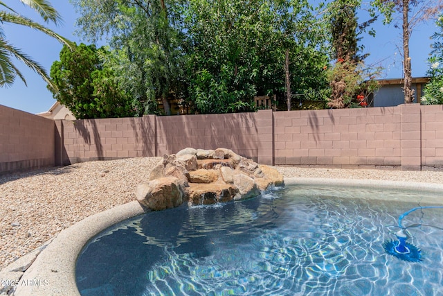 6276 N 75th Ln, Glendale, AZ 85303 - view of swimming pool featuring a fenced backyard