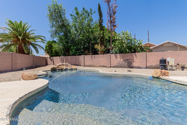 6276 N 75th Ln, Glendale, AZ 85303 - view of swimming pool featuring a fenced backyard