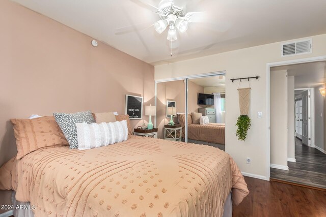 bedroom featuring hardwood / wood-style flooring, ceiling fan, and a closet