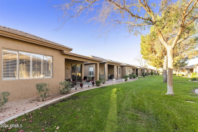 view of yard featuring a patio