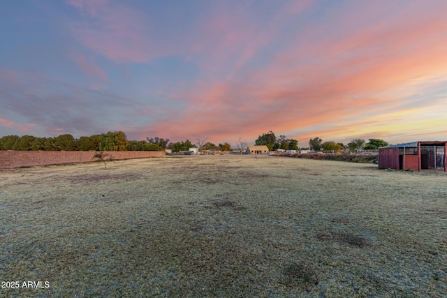 view of yard at dusk