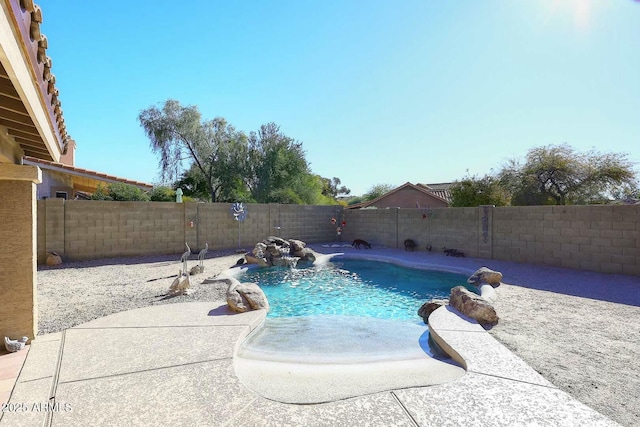 view of swimming pool with pool water feature and a patio area