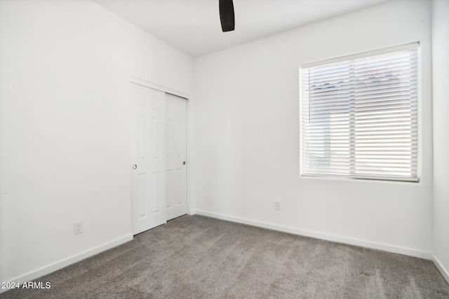 carpeted empty room featuring ceiling fan