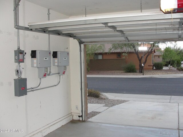 4512 W Stoneman Dr, Anthem, AZ 85086 - garage featuring a garage door opener