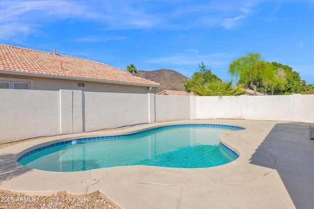 5252 W Pontiac Dr, Glendale, AZ 85308 - view of pool featuring a mountain view, a patio, a fenced backyard, and a fenced in pool