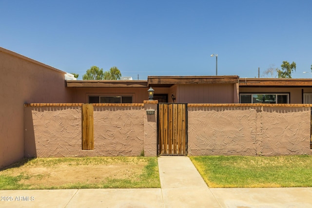 6008 W Augusta Ave, Glendale, AZ 85301 - view of front of home with a gate