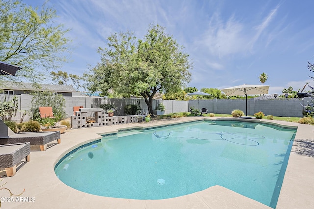 402 E Claremont St, Phoenix, AZ 85012 - view of swimming pool featuring a fenced backyard and a patio area